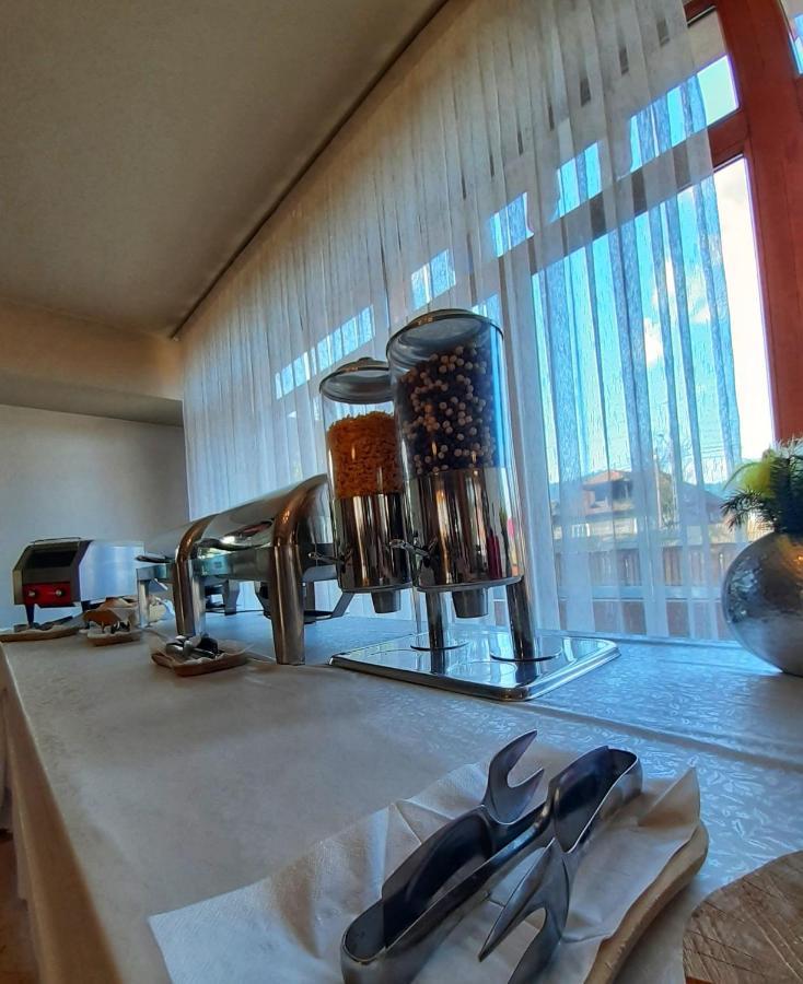 Dacii Liberi Resort And Spa Petrova Buitenkant foto