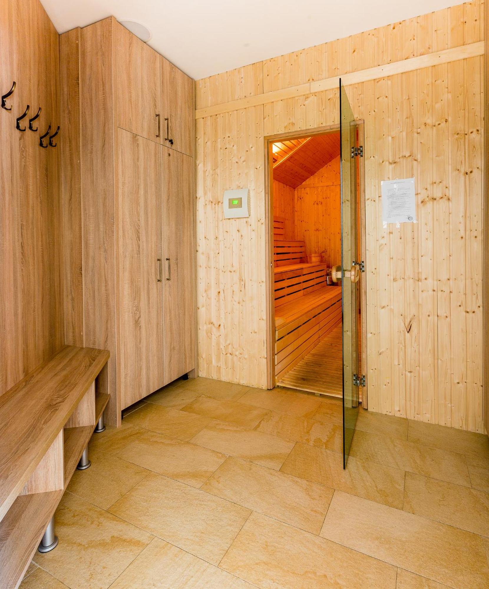 Dacii Liberi Resort And Spa Petrova Buitenkant foto