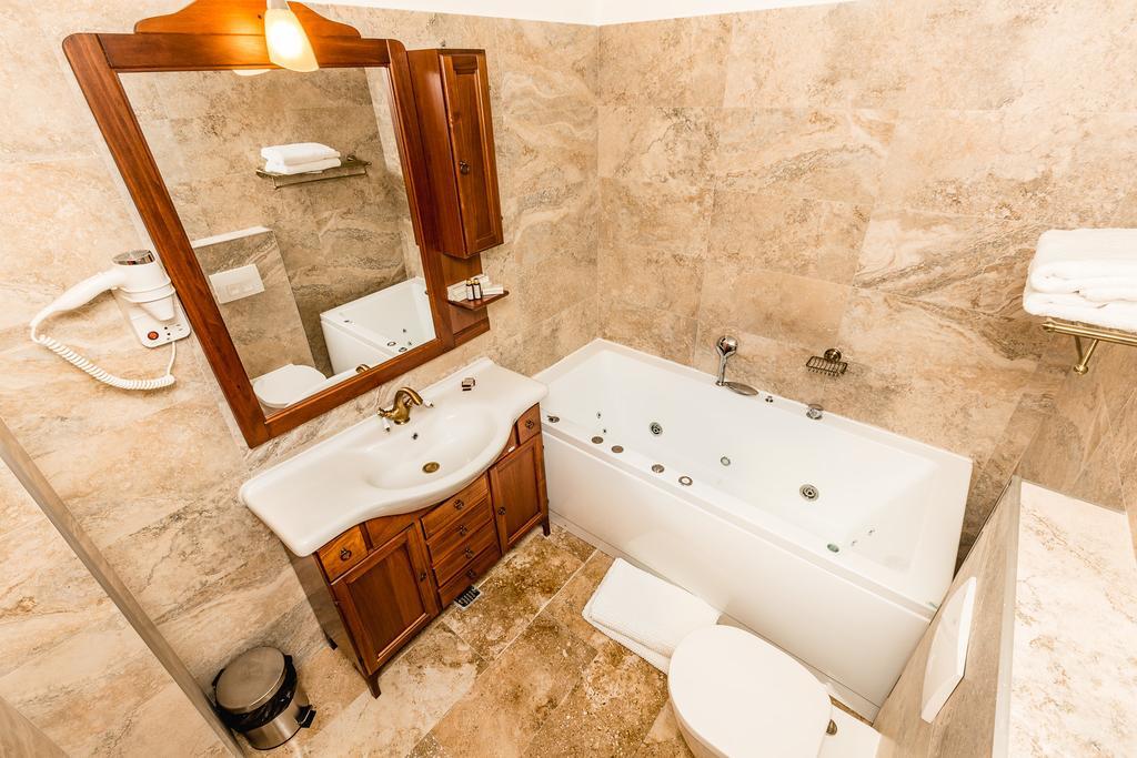 Dacii Liberi Resort And Spa Petrova Buitenkant foto