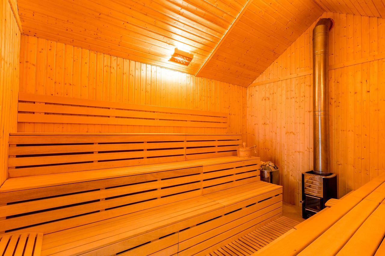 Dacii Liberi Resort And Spa Petrova Buitenkant foto